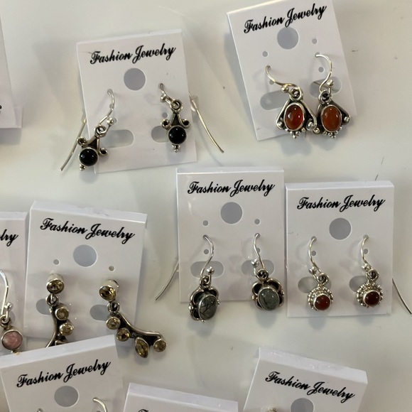 35 piece lot of ladies, beautiful sterling, silver earrings, beautiful jewelry - Picture 6 of 7